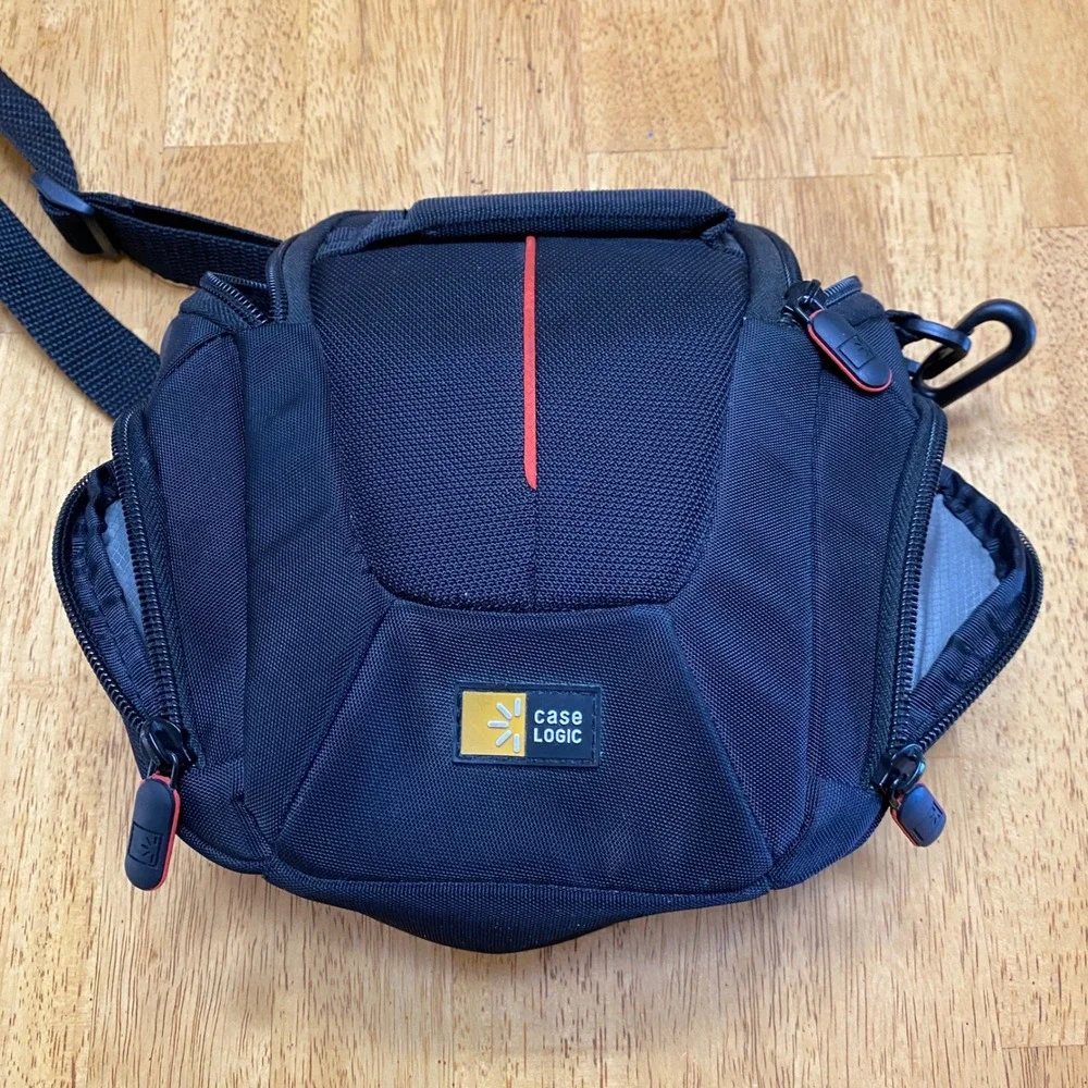 Case Logic Black‎ Padded DSLR Camera Shoulder Bag with Red Interior Trim